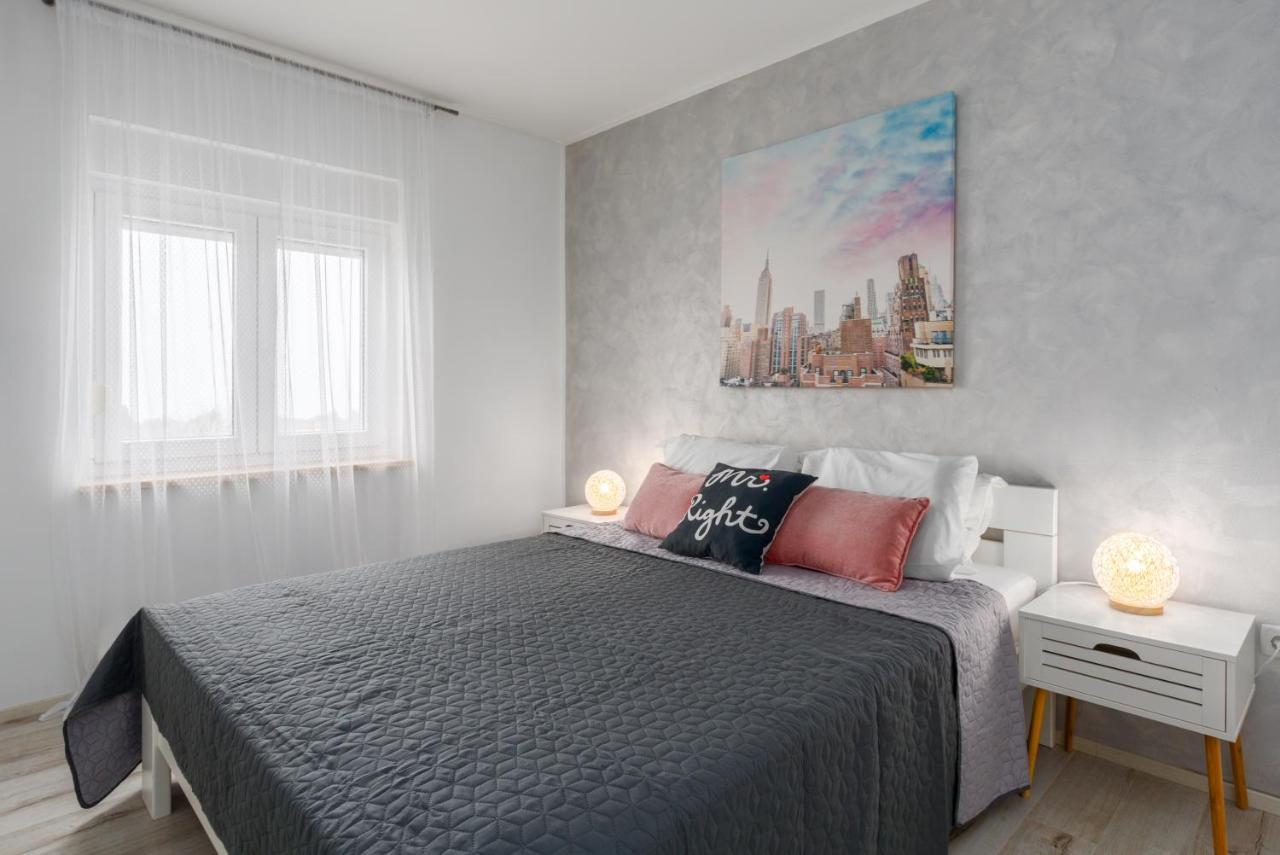 Apartmani Lena Pula Exteriér fotografie